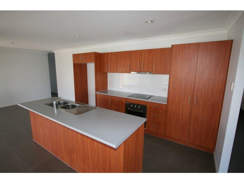 52 Sandheath Place, Ningi QLD 4511