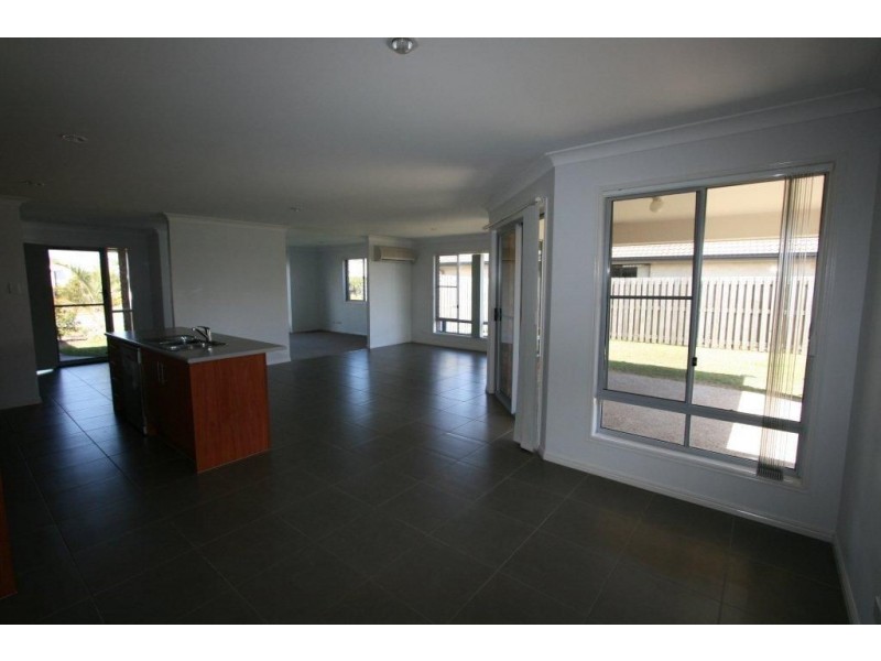 52 Sandheath Place, Ningi QLD 4511