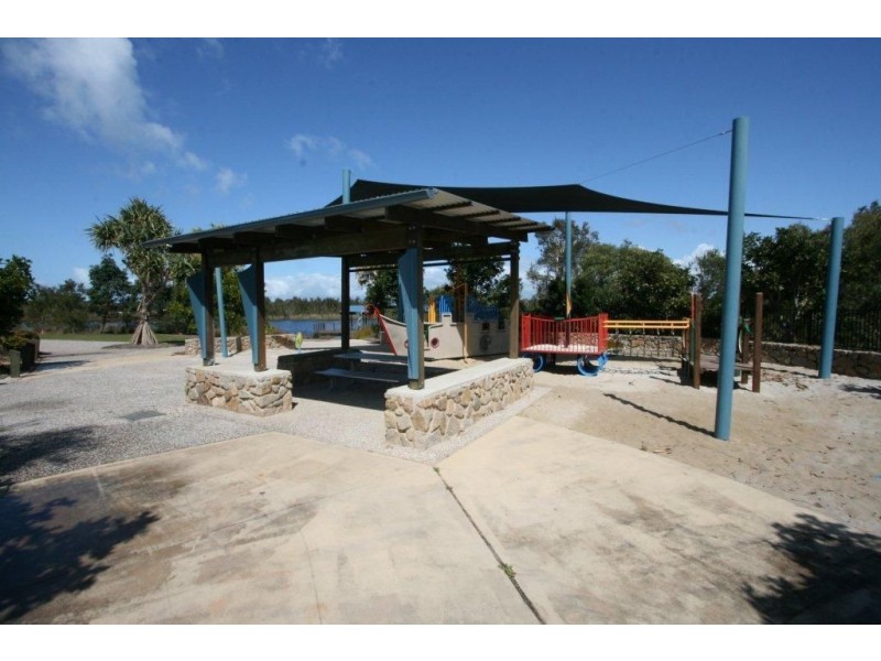 52 Sandheath Place, Ningi QLD 4511