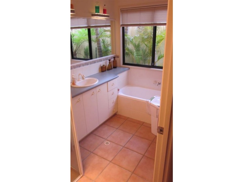 38 Dugong Cr, Banksia Beach QLD 4507