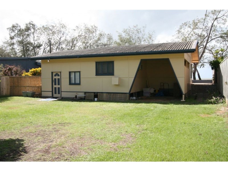 113 Biggs Ave, Beachmere QLD 4510