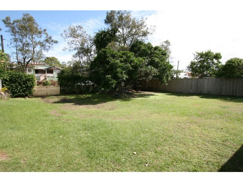 113 Biggs Ave, Beachmere QLD 4510