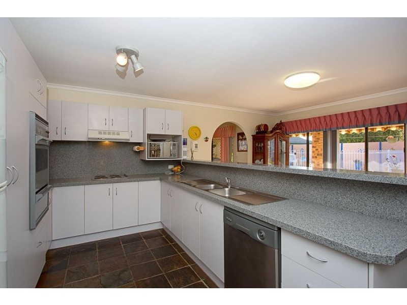 76 Bestmann Rd East, Sandstone Point QLD 4511