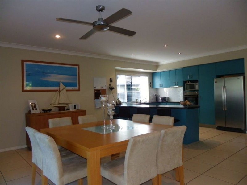273 Bestmann Rd, Sandstone Point QLD 4511