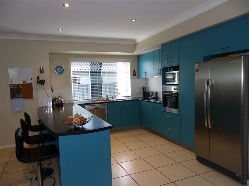 273 Bestmann Rd, Sandstone Point QLD 4511
