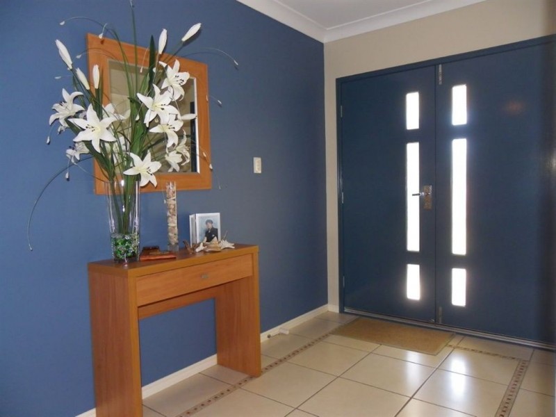 273 Bestmann Rd, Sandstone Point QLD 4511