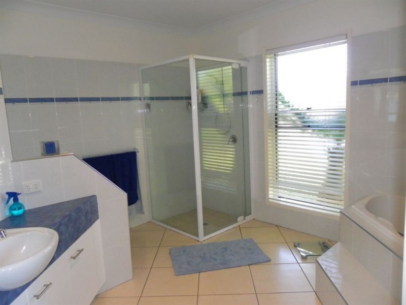 273 Bestmann Rd, Sandstone Point QLD 4511