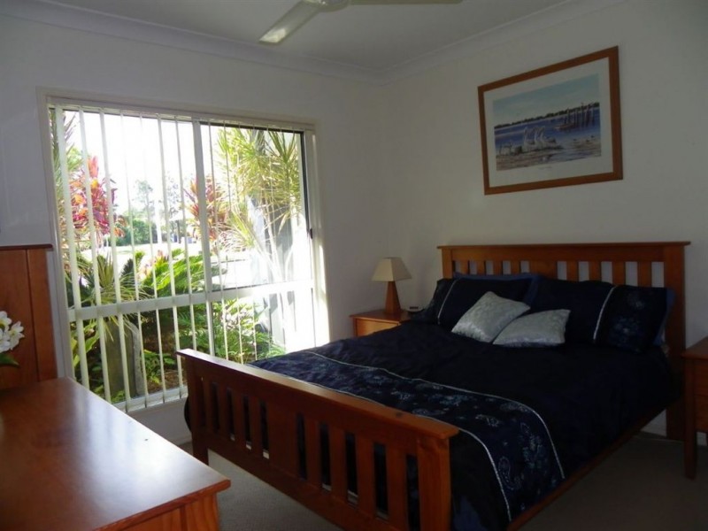 273 Bestmann Rd, Sandstone Point QLD 4511