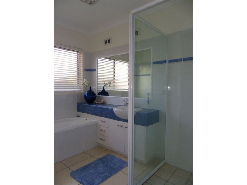273 Bestmann Rd, Sandstone Point QLD 4511