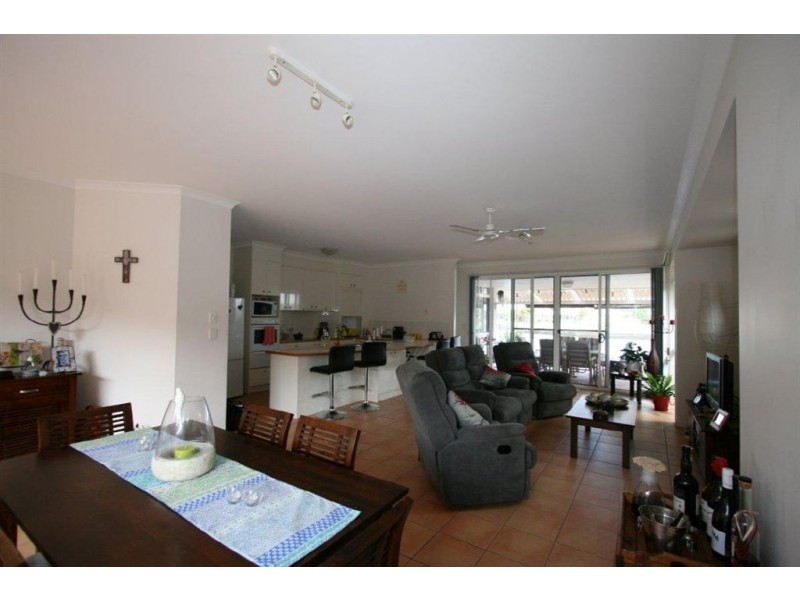 35 Dugong Cres, Banksia Beach QLD 4507