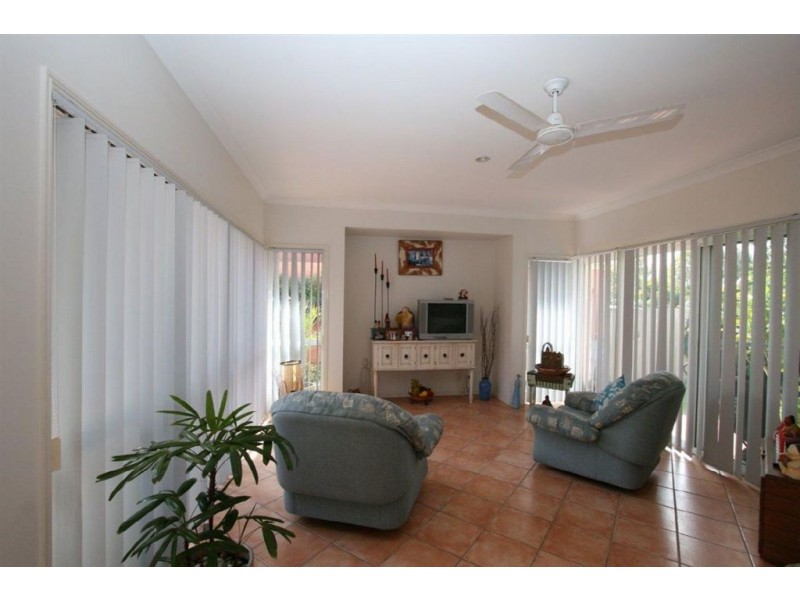 35 Dugong Cres, Banksia Beach QLD 4507