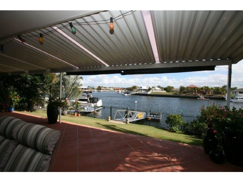 35 Dugong Cres, Banksia Beach QLD 4507