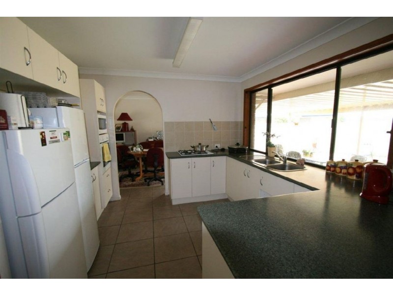 15 Carter Court, Sandstone Point QLD 4511