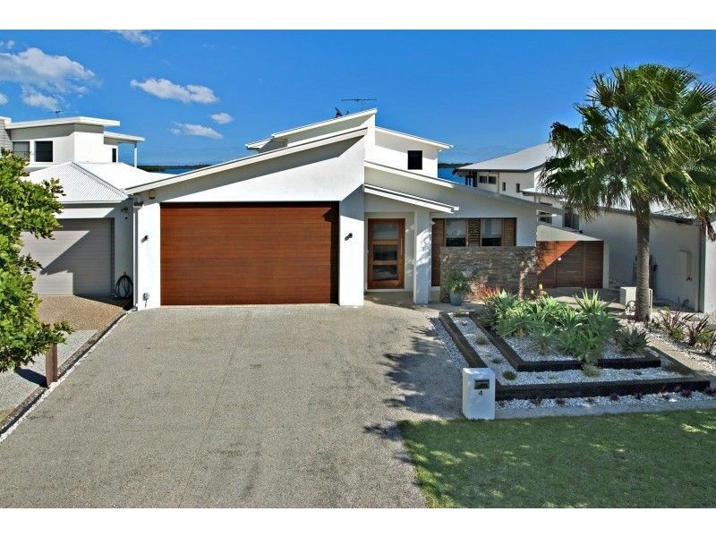 4 Oriole Close, Banksia Beach QLD 4507