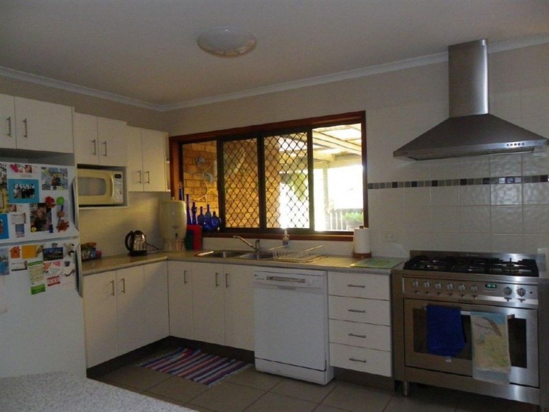 25 Cosmos Ave, Banksia Beach QLD 4507