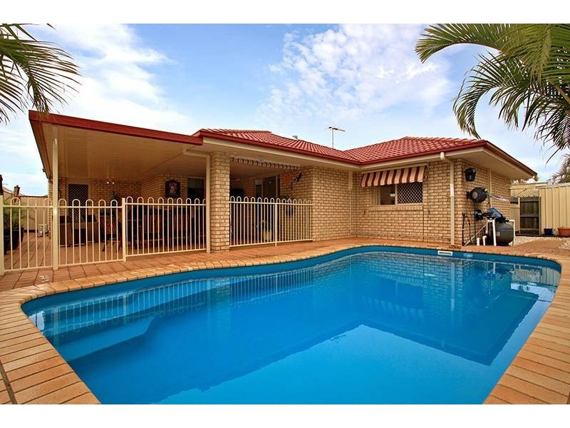 8 Clovelly Place, Sandstone Point QLD 4511