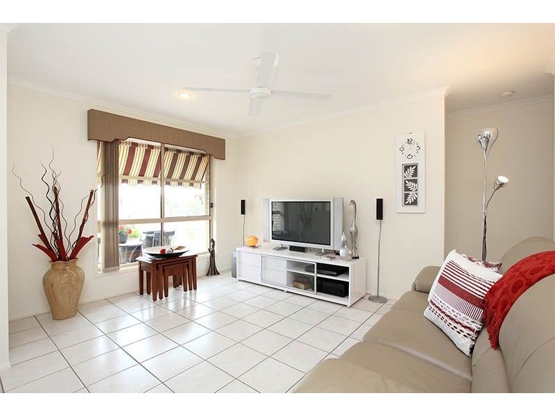 8 Clovelly Place, Sandstone Point QLD 4511