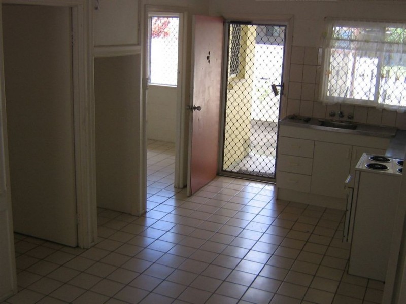 2/6 Ferguson Avenue, Bongaree QLD 4507