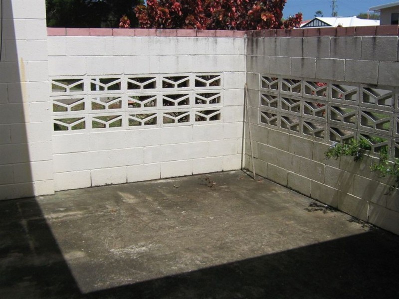 2/6 Ferguson Avenue, Bongaree QLD 4507