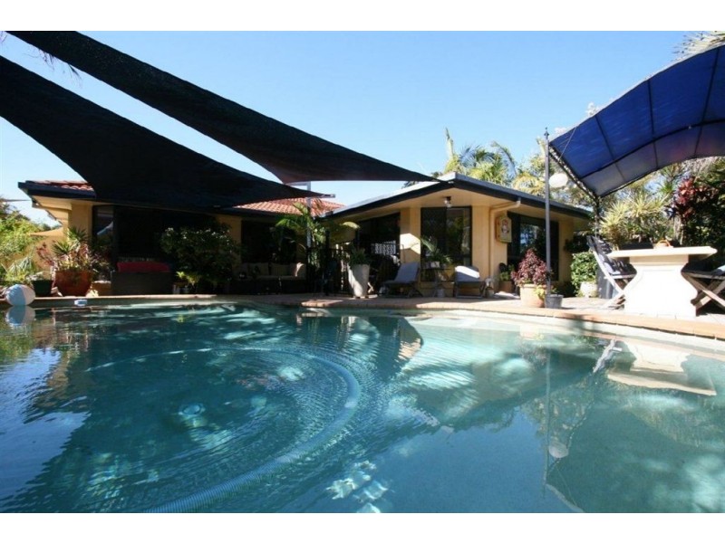 4 Trimaran Court, Banksia Beach QLD 4507