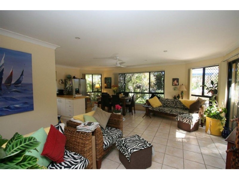 4 Trimaran Court, Banksia Beach QLD 4507