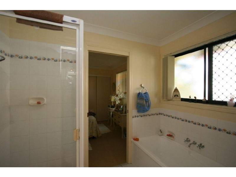 4 Trimaran Court, Banksia Beach QLD 4507