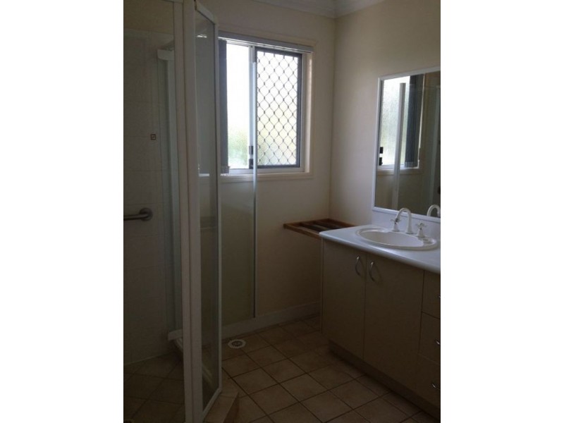 1/1 Roggen Street, Bongaree QLD 4507