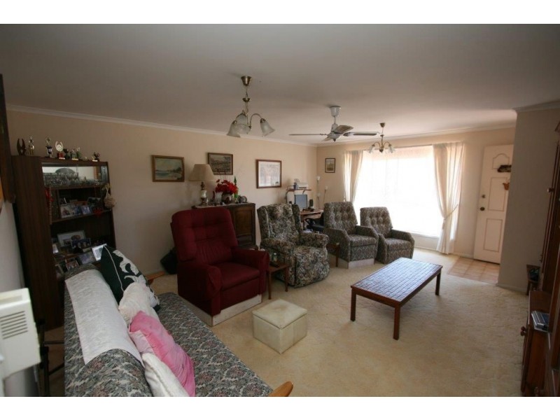 18 Coolgarra Ave, Bongaree QLD 4507