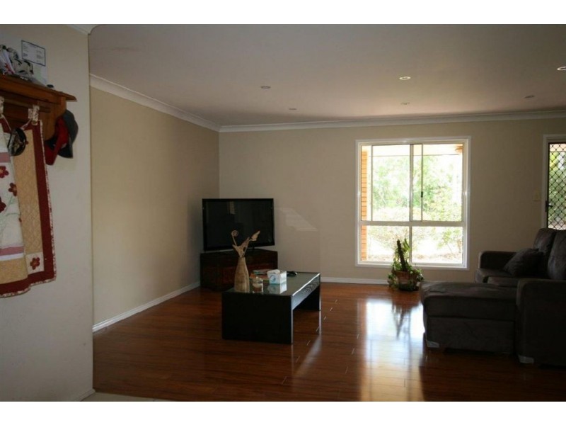 27 Seeana Court, Ningi QLD 4511