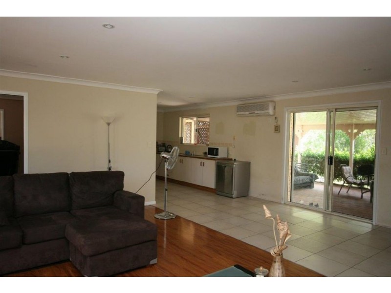 27 Seeana Court, Ningi QLD 4511