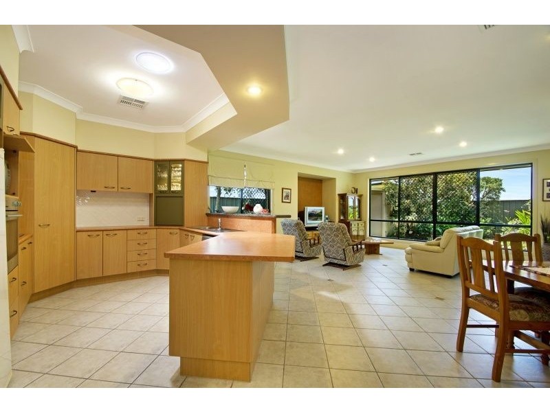 6 Seabreeze Ave, Banksia Beach QLD 4507
