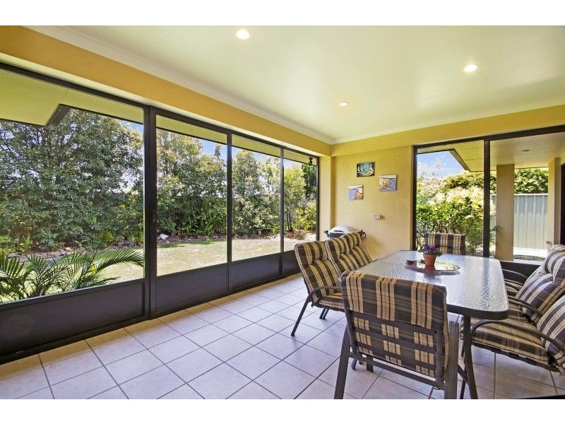 6 Seabreeze Ave, Banksia Beach QLD 4507
