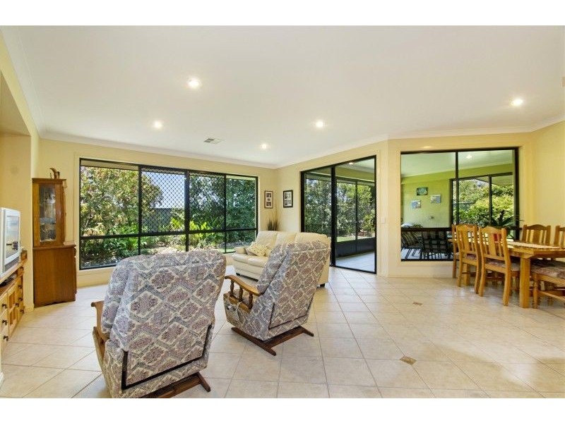 6 Seabreeze Ave, Banksia Beach QLD 4507