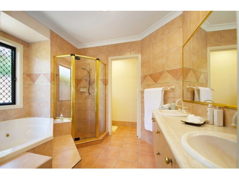 6 Seabreeze Ave, Banksia Beach QLD 4507