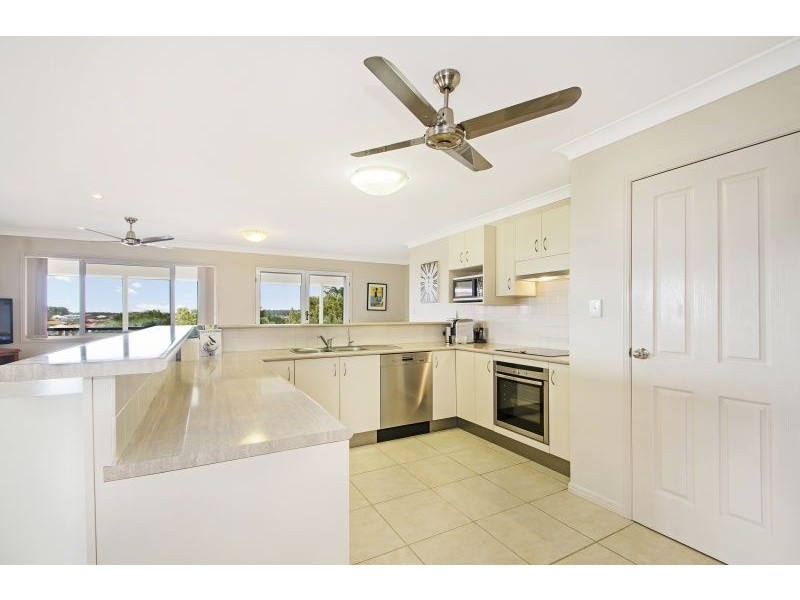 11 Sunbrite Court, Sandstone Point QLD 4511