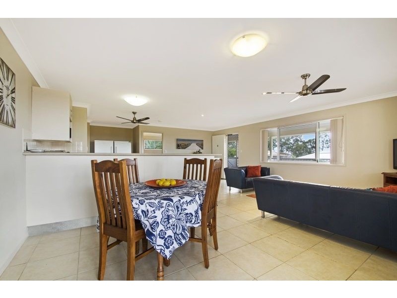 11 Sunbrite Court, Sandstone Point QLD 4511