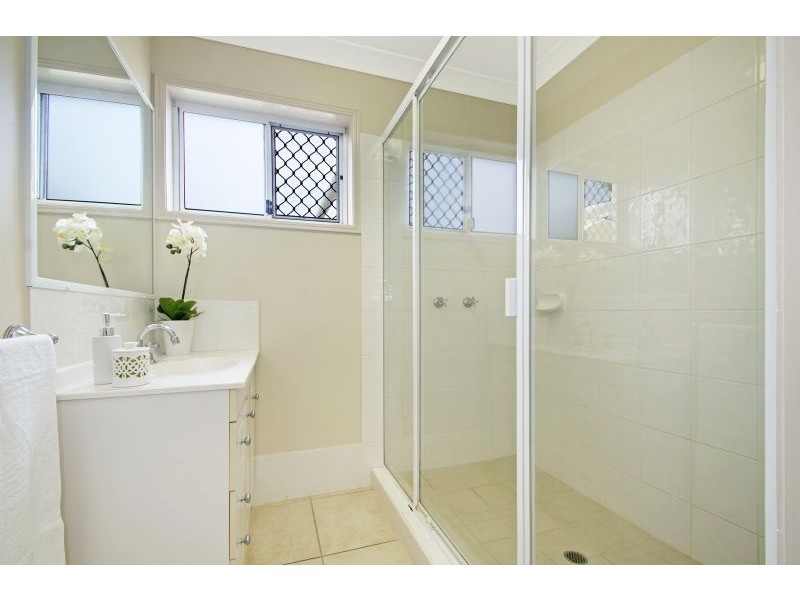 11 Sunbrite Court, Sandstone Point QLD 4511