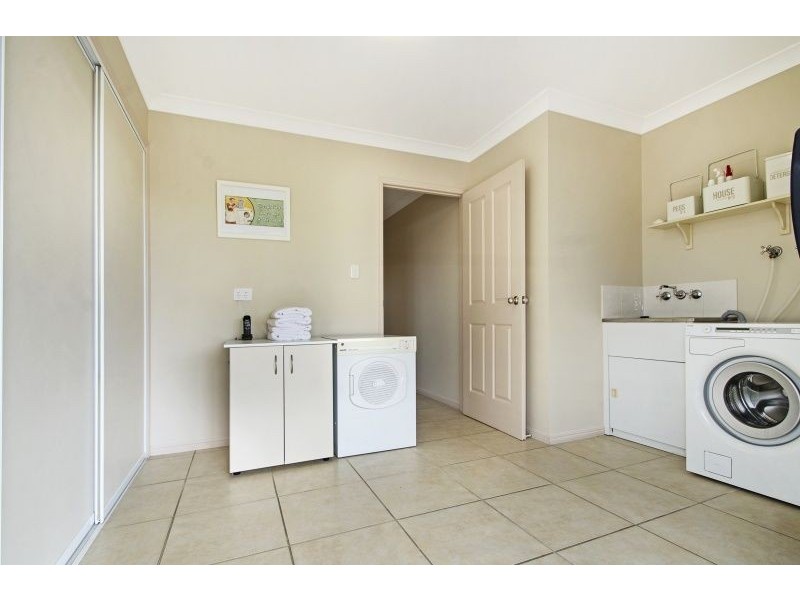 11 Sunbrite Court, Sandstone Point QLD 4511