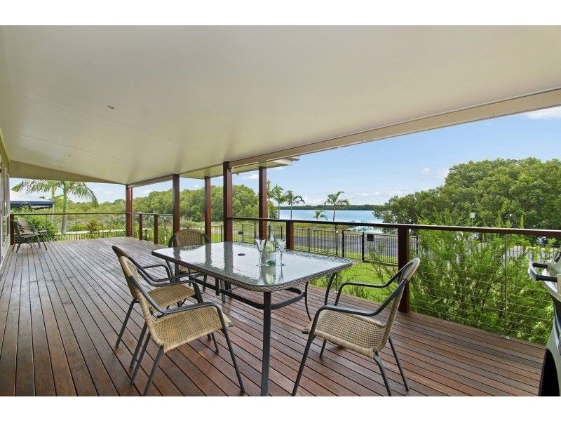 2 Timothy Esp, Beachmere QLD 4510