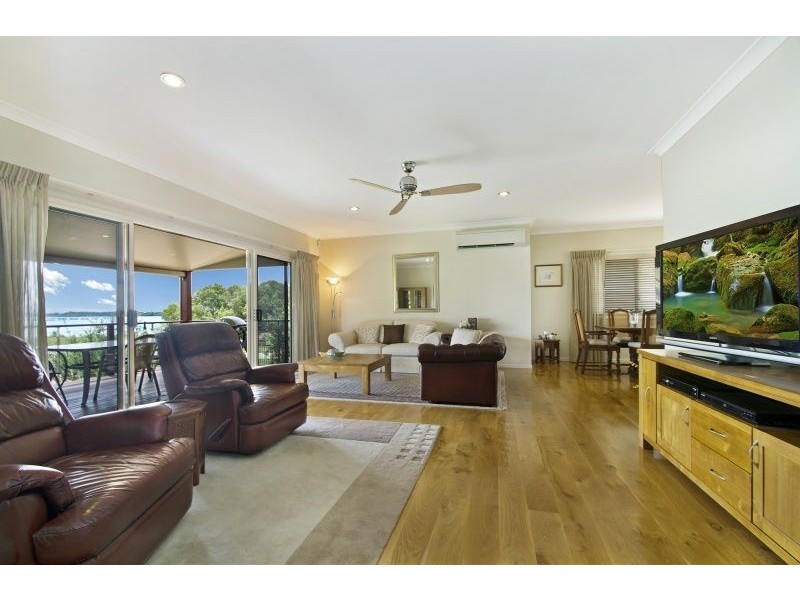 2 Timothy Esp, Beachmere QLD 4510