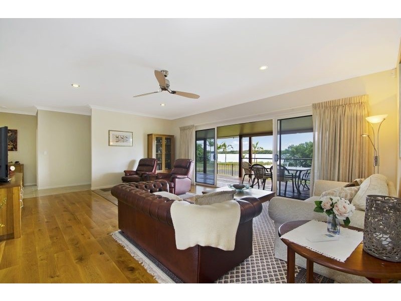 2 Timothy Esp, Beachmere QLD 4510