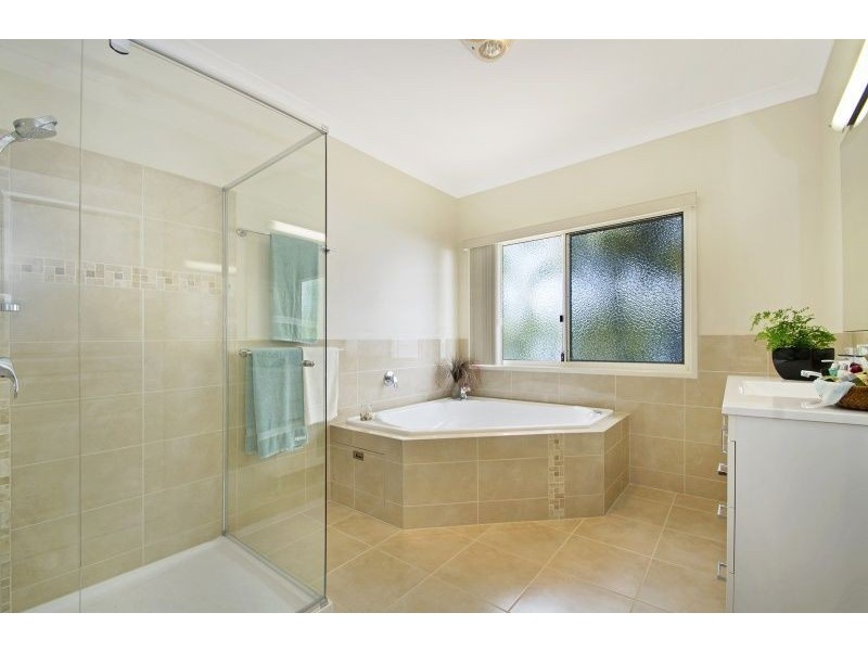 2 Timothy Esp, Beachmere QLD 4510