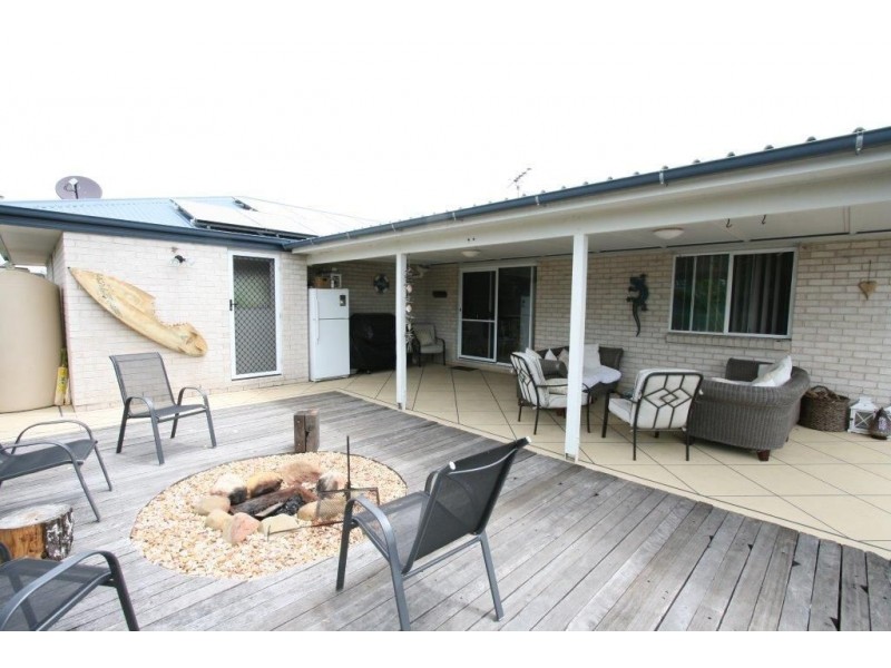 2 Harmony Ave, Bongaree QLD 4507