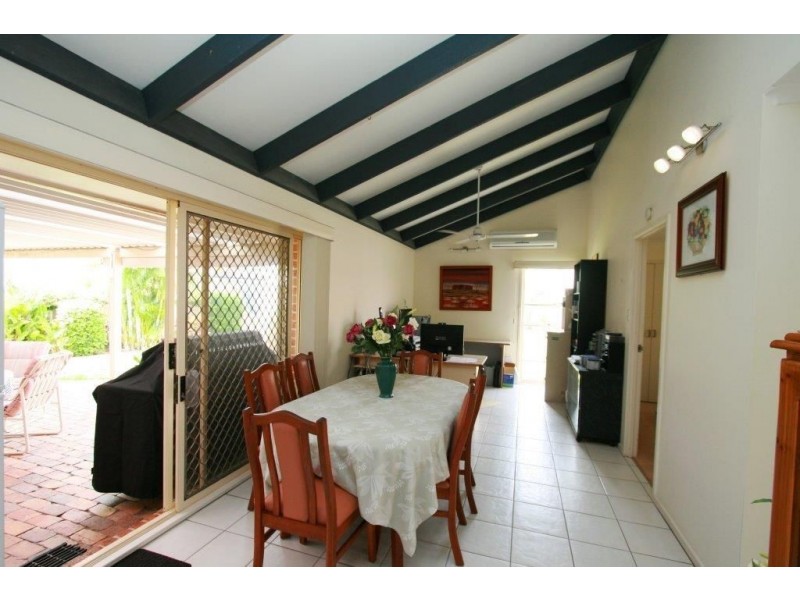 7 Lachlan Cres, Sandstone Point QLD 4511