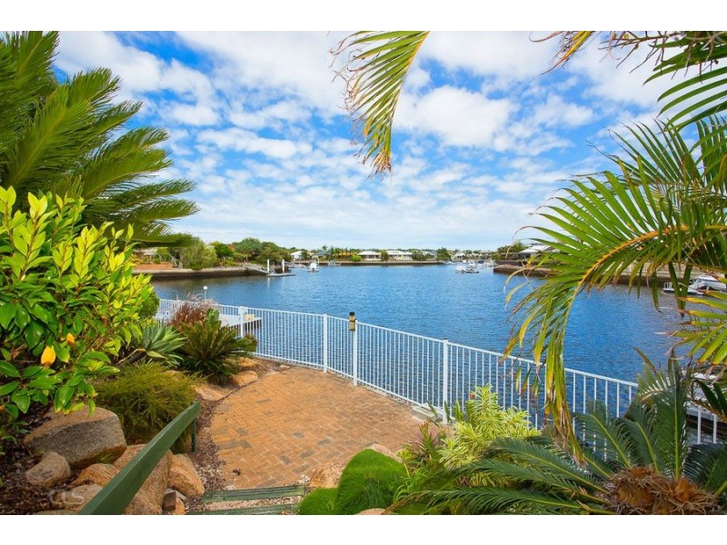 29 Bowsprit Cres, Banksia Beach QLD 4507