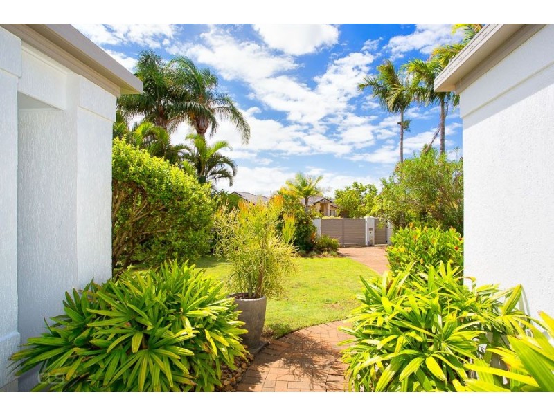29 Bowsprit Cres, Banksia Beach QLD 4507