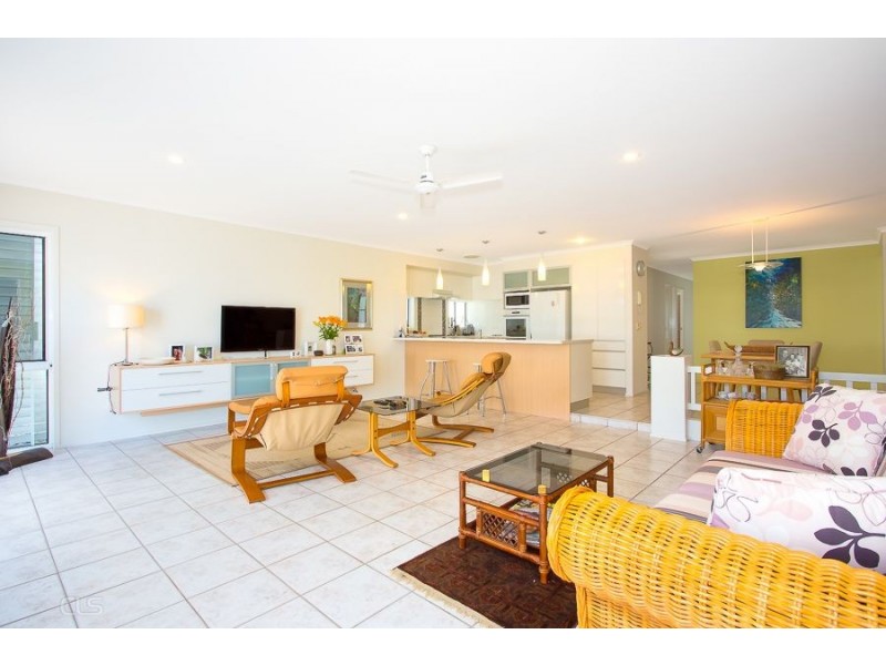 29 Bowsprit Cres, Banksia Beach QLD 4507