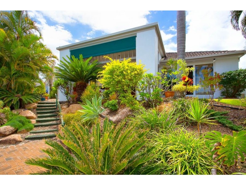 29 Bowsprit Cres, Banksia Beach QLD 4507