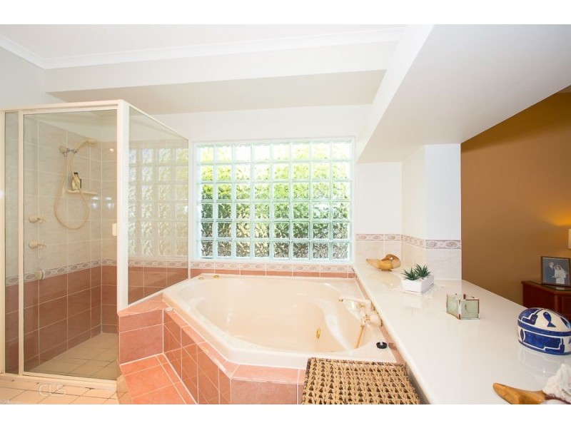 29 Bowsprit Cres, Banksia Beach QLD 4507