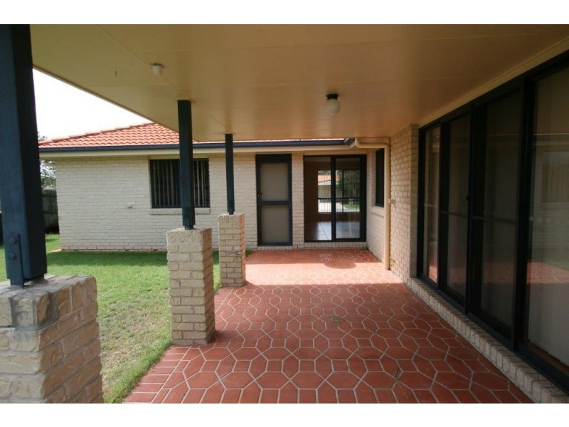 17 Mossman Way, Sandstone Point QLD 4511